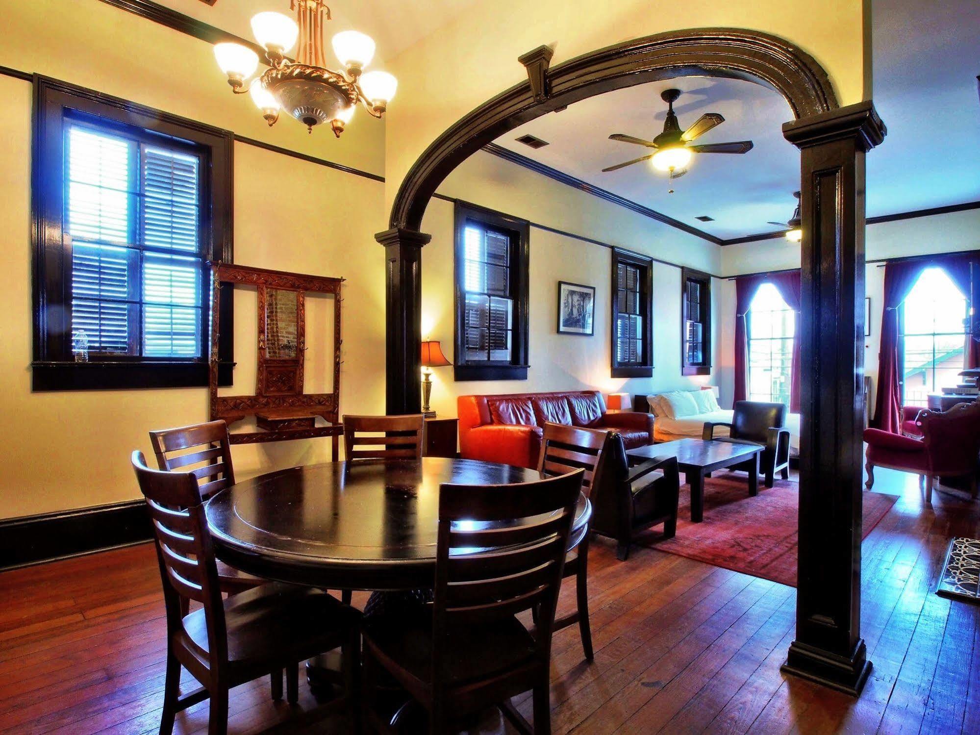 Royal Street Inn & Bar New Orleans Bagian luar foto