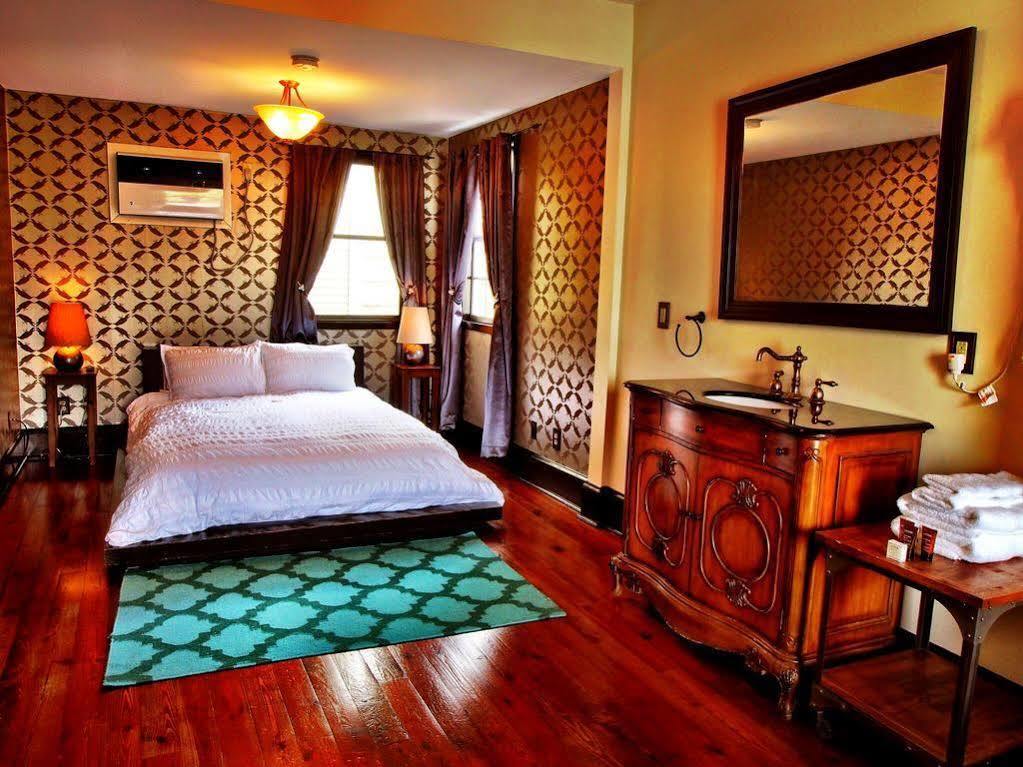 Royal Street Inn & Bar New Orleans Bagian luar foto